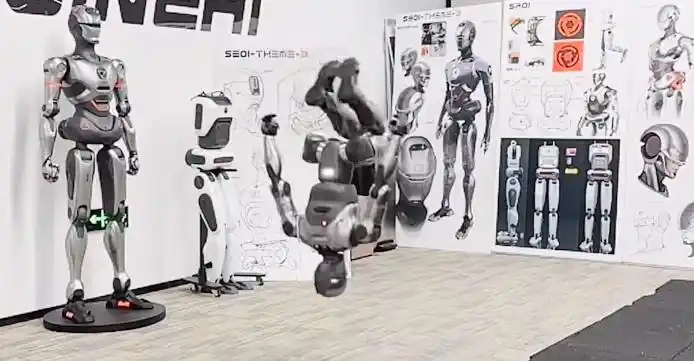 全球媒体聚焦 | 中国人形机器人跳出“全球首翻”(图1)